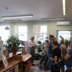 Powiększ zdjęcie Wizyta podopiecznych Środowiskowego Domu samopomocy w Mrozach w bibliotece