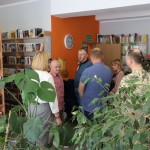 Powiększ zdjęcie Wizyta podopiecznych Środowiskowego Domu samopomocy w Mrozach w bibliotece
