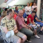 Powiększ zdjęcie Wizyta podopiecznych Środowiskowego Domu samopomocy w Mrozach w bibliotece