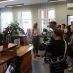 Powiększ zdjęcie Wizyta podopiecznych Środowiskowego Domu samopomocy w Mrozach w bibliotece