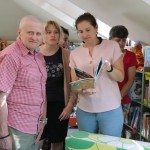Powiększ zdjęcie Wizyta podopiecznych Środowiskowego Domu samopomocy w Mrozach w bibliotece
