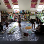 Powiększ zdjęcie Rodzice z dziećmi na zajęciach klubu malucha w bibliotece