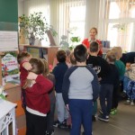 Powiększ zdjęcie Przedszkolaki z Wiciejowa odwiedziły naszą bibliotekę 