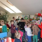 Powiększ zdjęcie Przedszkolaki z Wiciejowa odwiedziły naszą bibliotekę 