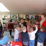 Powiększ zdjęcie Przedszkolaki z Wiciejowa odwiedziły naszą bibliotekę 