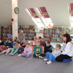 Powiększ zdjęcie Przedszkolaki z Wiciejowa odwiedziły naszą bibliotekę 