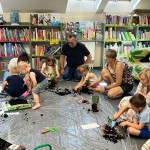 Powiększ zdjęcie Uczestnicy zajęć w klubie malucha w bibliotece