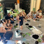 Powiększ zdjęcie Uczestnicy zajęć w klubie malucha w bibliotece