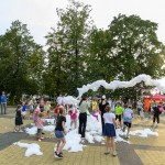 Powiększ zdjęcie Rodzinny piknik w parku