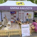 Powiększ zdjęcie Rodzinny piknik w parku