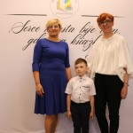 Powiększ zdjęcie Na zdjęciu dwie kobiety i chłopiec
