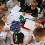 Powiększ zdjęcie Uczestnicy projektu Literackie podróże w bibliotece