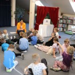 Powiększ zdjęcie Uczestnicy projektu Literackie podróże na zajęciach w bibliotece