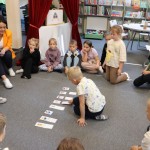 Powiększ zdjęcie Uczestnicy projektu Literackie podróże na zajęciach w bibliotece