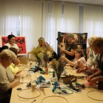 Powiększ zdjęcie Uczestniczki warsztatów Twórcze Lejdis w bibliotece