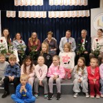 Powiększ zdjęcie Grupowe zdjęcie dzieci i zaproszonych gości