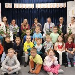 Powiększ zdjęcie Grupowe zdjęcie dzieci i zaproszonych gości